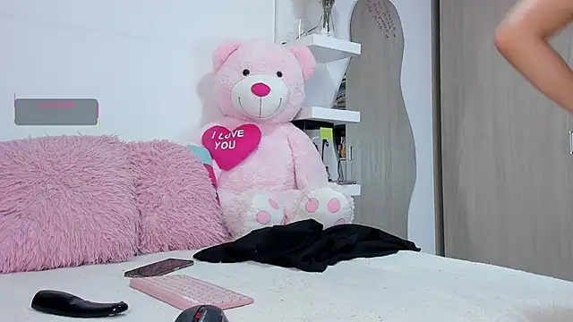 Snapshot of Queen_Antonella_Oficial chatting on 01.14.26 Queen Antonella Oficial online show from 01.14.26