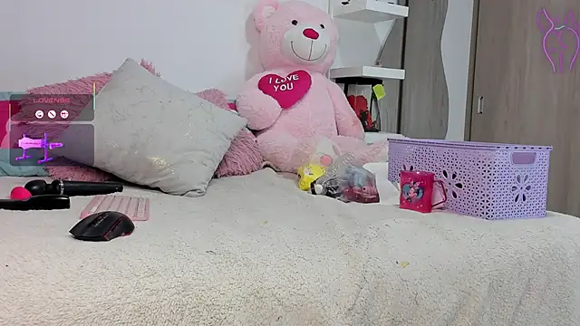 Snapshot of Queen_Antonella_Oficial chatting on 02.04.26 Queen Antonella Oficial online show from 02.04.26