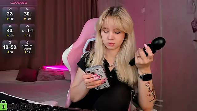 Valerie Woods online show from 11.07.25