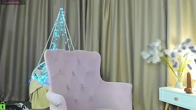 Valerie Woods online show from 11.23.25