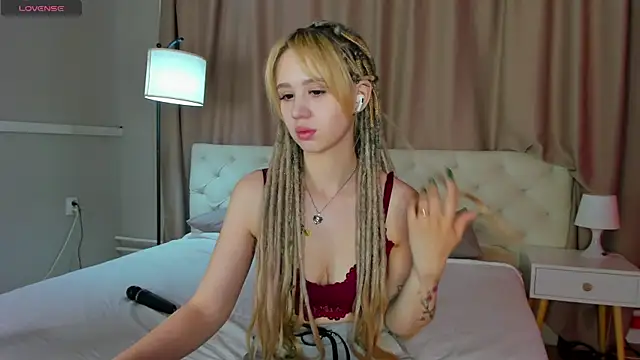 Snapshot of Valerie_Woods chatting on 06.19.26 Valerie Woods online show from 06.19.26