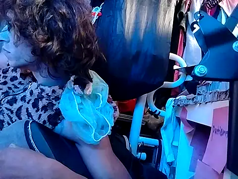 gurlnips online show from 09.08.25