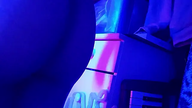 gurlnips online show from 10.19.25