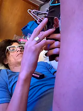 gurlnips online show from 10.19.25