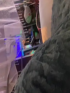 gurlnips online show from 12.02.25