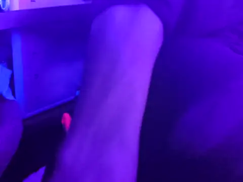 gurlnips online show from 04.17.26