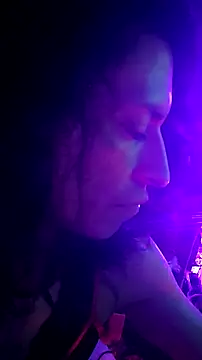 gurlnips online show from 04.20.26