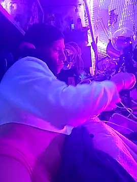 gurlnips online show from 04.21.26