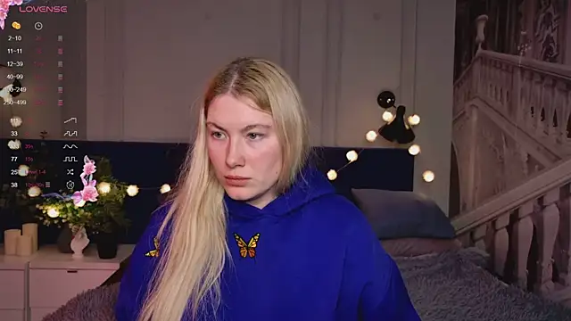 Snapshot of Liv_Fay chatting on 03.01.25 Liv Fay online show from 03.01.25