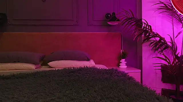 Snapshot of Liv_Fay chatting on 11.06.25 Liv Fay online show from 11.06.25