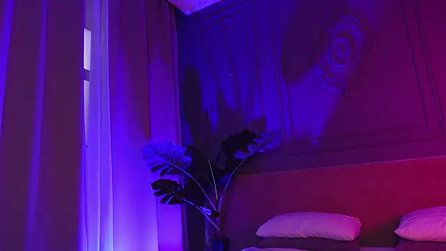 Snapshot of Liv_Fay chatting on 11.22.25 Liv Fay online show from 11.22.25