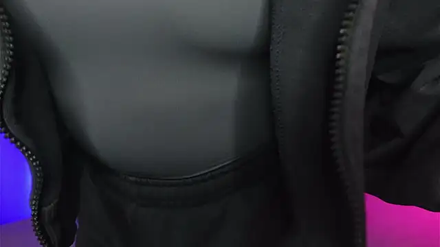 Snapshot of Liv_Fay chatting on 12.05.25 Liv Fay online show from 12.05.25