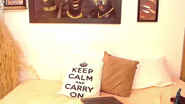 Snapshot of NahomyAndrews chatting on 10.22.25 NahomyAndrews online show from 10.22.25