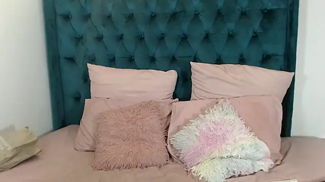 1Blackertheberry1 online show from 12.31.24