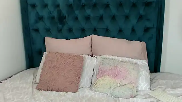 1Blackertheberry1 online show from 01.17.25