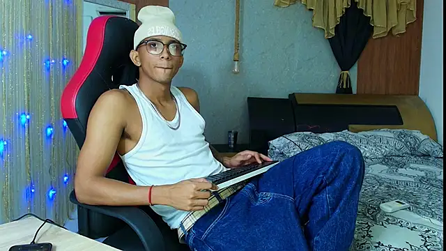 dominic smith  online show from 06.18.26