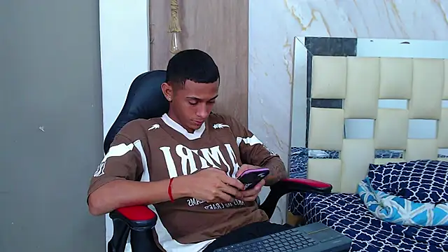 dominic smith  online show from 06.24.26