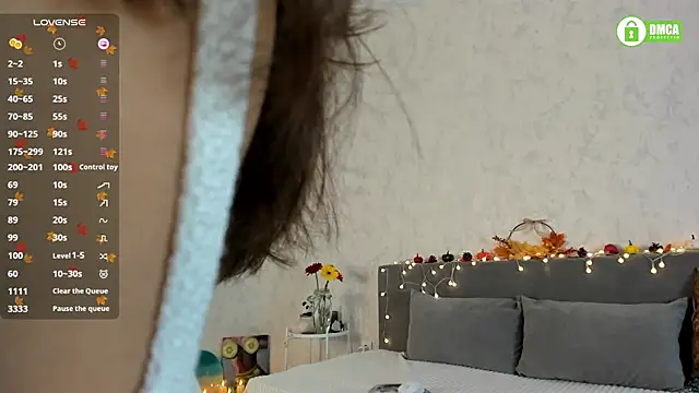 Snapshot of pretty_yong_cat chatting on 10.10.25 pretty yong cat online show from 10.10.25