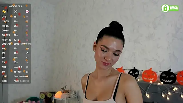 Snapshot of pretty_yong_cat chatting on 10.29.25 pretty yong cat online show from 10.29.25