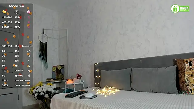 Snapshot of pretty_yong_cat chatting on 11.24.25 pretty yong cat online show from 11.24.25