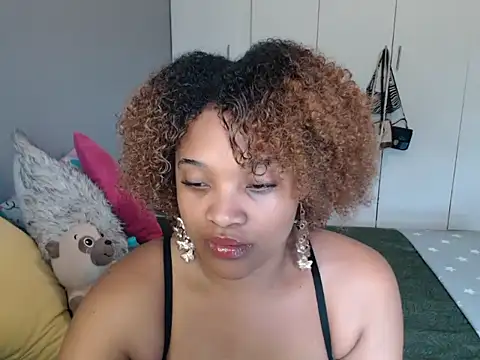 Snapshot of CREAMYCUPCAKExxx chatting on 06.19.26 CREAMYCUPCAKExxx online show from 06.19.26