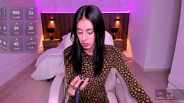 Snapshot of karlaa_james chatting on 11.05.25 karlaa james online show from 11.05.25