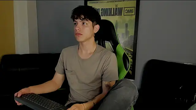 Snapshot of bravoboreal chatting on 12.03.24 bravoboreal online show from 12.03.24