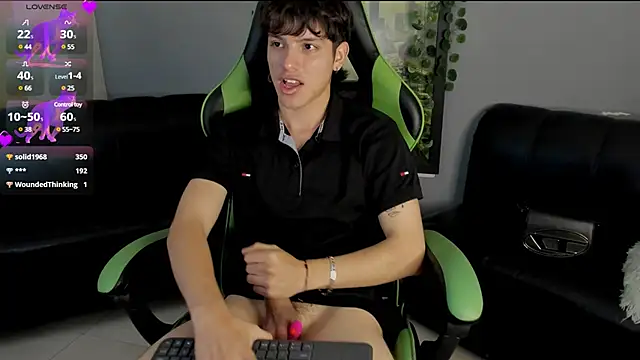 Snapshot of bravoboreal chatting on 12.06.24 bravoboreal online show from 12.06.24