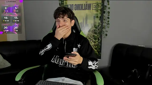 Snapshot of bravoboreal chatting on 12.10.24 bravoboreal online show from 12.10.24