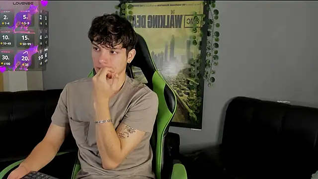 Snapshot of bravoboreal chatting on 12.13.24 bravoboreal online show from 12.13.24