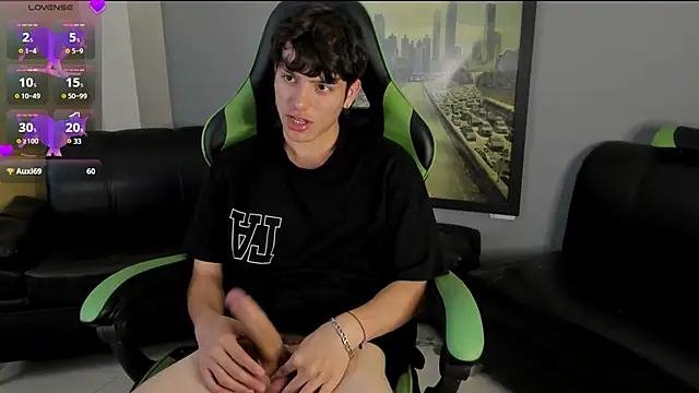 Snapshot of bravoboreal chatting on 12.18.24 bravoboreal online show from 12.18.24