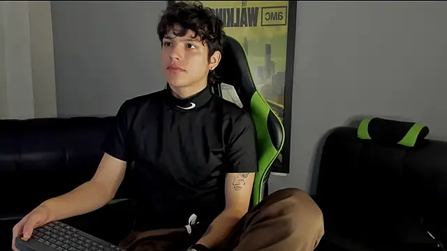 Snapshot of bravoboreal chatting on 01.13.25 bravoboreal online show from 01.13.25