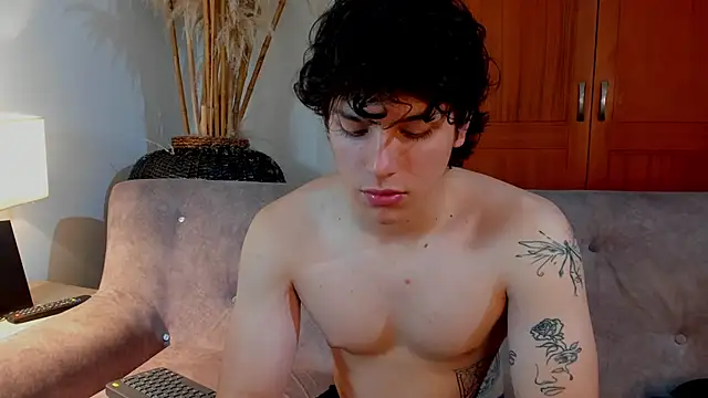 Snapshot of bravoboreal chatting on 10.14.25 bravoboreal online show from 10.14.25