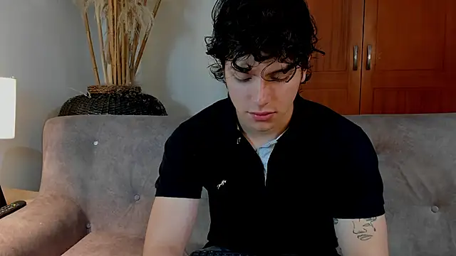 Snapshot of bravoboreal chatting on 10.18.25 bravoboreal online show from 10.18.25