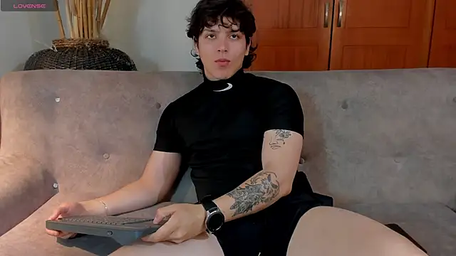 Snapshot of bravoboreal chatting on 10.21.25 bravoboreal online show from 10.21.25