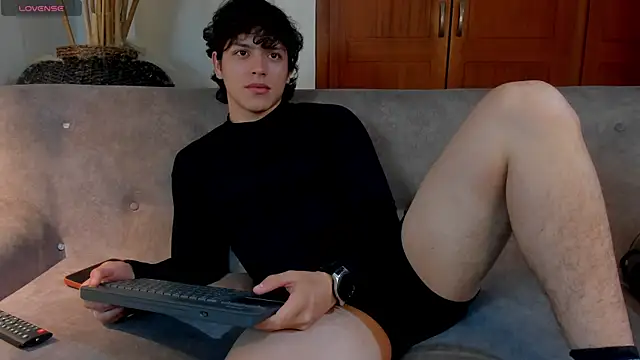 Snapshot of bravoboreal chatting on 10.22.25 bravoboreal online show from 10.22.25