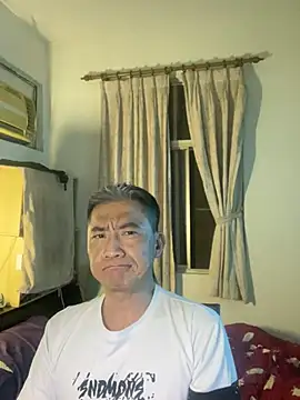 Snapshot of YuHsuant chatting on 02.07.25 YuHsuant online show from 02.07.25