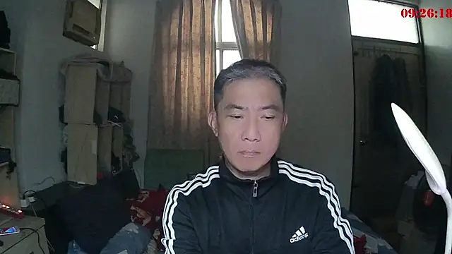 Snapshot of YuHsuant chatting on 02.13.25 YuHsuant online show from 02.13.25