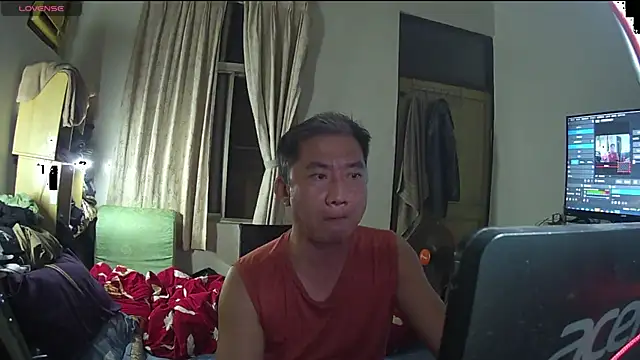 Snapshot of YuHsuant chatting on 03.11.25 YuHsuant online show from 03.11.25