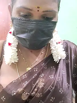 Snapshot of malliga98 chatting on 10.25.25 malliga98 online show from 10.25.25