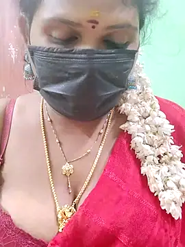 Snapshot of malliga98 chatting on 10.29.25 malliga98 online show from 10.29.25