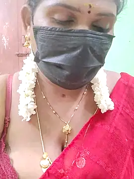 Snapshot of malliga98 chatting on 10.31.25 malliga98 online show from 10.31.25