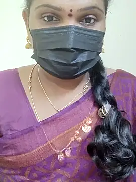 Snapshot of malliga98 chatting on 11.17.25 malliga98 online show from 11.17.25