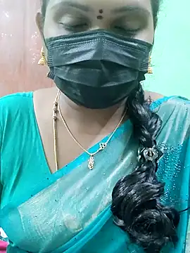 Snapshot of malliga98 chatting on 11.18.25 malliga98 online show from 11.18.25