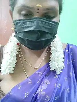 Snapshot of malliga98 chatting on 11.22.25 malliga98 online show from 11.22.25