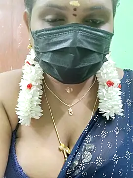 Snapshot of malliga98 chatting on 11.24.25 malliga98 online show from 11.24.25