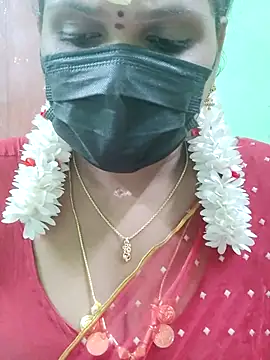 Snapshot of malliga98 chatting on 11.25.25 malliga98 online show from 11.25.25