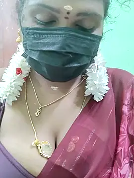 Snapshot of malliga98 chatting on 11.28.25 malliga98 online show from 11.28.25