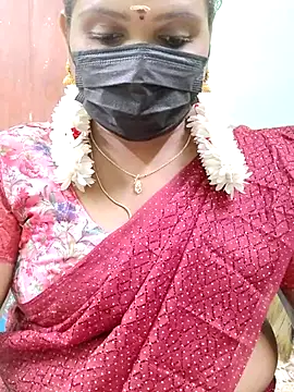 Snapshot of malliga98 chatting on 11.29.25 malliga98 online show from 11.29.25