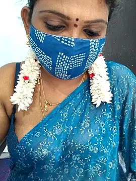 Snapshot of malliga98 chatting on 12.15.25 malliga98 online show from 12.15.25